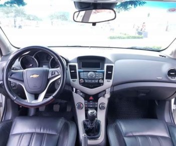 Chevrolet Cruze 1.6MT 2016 - Bán Chevrolet Cruze 1.6MT 2016, màu trắng xe gia đình