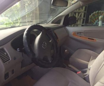 Toyota Innova 2.0G 2011 - Bán Toyota Innova 2.0G đời 2011, màu bạc xe gia đình 