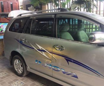 Toyota Innova 2.0G 2011 - Bán Toyota Innova 2.0G đời 2011, màu bạc xe gia đình 