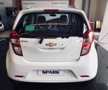 Chevrolet Spark 2018 - Bán Chevrolet Spark năm sản xuất 2018, màu trắng, giá chỉ 389 triệu
