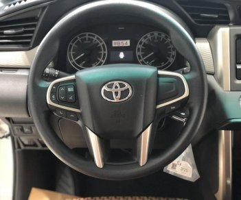 Toyota Innova 2.0E MT 2018 - Bán Toyota Innova 2018 model 2019