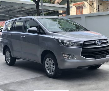 Toyota Innova 2.0E MT 2018 - Bán Toyota Innova 2018 model 2019
