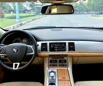 Jaguar XF 2016 - Jaguar XF ĐK 2016 hàng full màu trăng 5 chỗ, hàng full đủ đồ chơi, số tự động