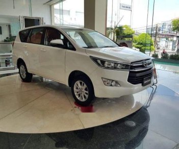 Toyota Innova 2018 - Bán Toyota Innova sản xuất năm 2018, màu trắng, xe mới 100%