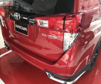 Toyota Innova 2.0 Venturer 2018 - Toyota Ninh Kiều bán xe Toyota Innova 2.0 Venturer SX 2018, màu đỏ