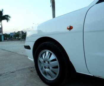 Daewoo Nubira 2002 - Cần bán xe Daewoo Nubira sản xuất năm 2002, màu trắng còn mới, giá 99tr