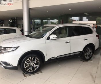 Mitsubishi Outlander 2.4 CVT Premium 2018 - Bán Outlander bản 2.4, 2 cầu số tự động màu trắng, giao ngay