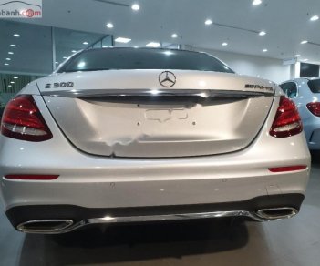 Mercedes-Benz E class E300 AMG 2018 - Bán xe Mercedes E300 AMG 2018, màu bạc