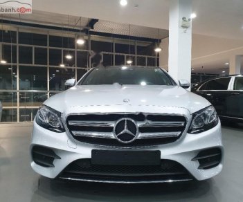 Mercedes-Benz E class E300 AMG 2018 - Bán xe Mercedes E300 AMG 2018, màu bạc