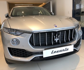 Maserati 2018 - Bán Maserati Levante màu bạc/ kem giá siêu hấp dẫn. Bán xe Maserati Levante đời mới nhất