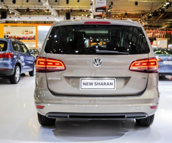 Volkswagen Sharan 2018 - Bán xe Sharan 2.0 Turbo 7 chỗ, màu vàng cát lạ, đôc nhập Đức, giá tốt