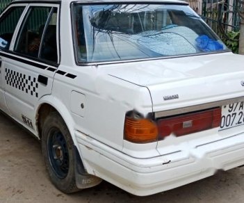 Nissan Bluebird 1993 - Bán Nissan Bluebird đời 1993, màu trắng, xe không ngập nước