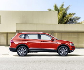 Volkswagen Tiguan Allspace 2018 - Volkswagen Phạm Văn Đồng bán Volkswagen Tiguan Allspace, trả trước 500tr, sẵn xe giao ngay