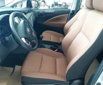 Toyota Innova   2.0E  2018 - Cần bán Toyota Innova 2.0E năm 2018, màu trắng