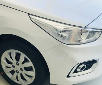 Hyundai Accent 1.4MT 2018 - Cần bán xe Hyundai Accent 1.4MT đời 2018, màu trắng, giá chỉ 424.99 triệu