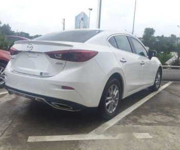 Mazda 3    2018 - Cần bán Mazda 3 năm sản xuất 2018, màu trắng, nhập khẩu nguyên chiếc 