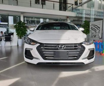 Hyundai Elantra 2018 - Bán xe Hyundai Elantra sản xuất năm 2018, màu trắng giá cạnh tranh