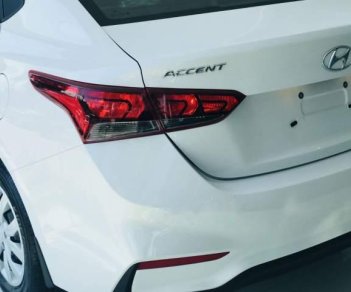 Hyundai Accent 1.4MT 2018 - Cần bán xe Hyundai Accent 1.4MT đời 2018, màu trắng, giá chỉ 424.99 triệu