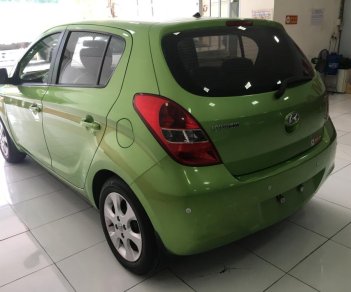 Hyundai i20 2011 - Cần bán gấp Hyundai i20 đời 2011 màu xanh lục, giá chỉ 350 triệu, xe nhập