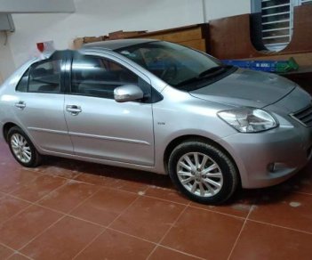 Toyota Vios E 2013 - Cần bán lại xe Toyota Vios E năm 2013, màu bạc