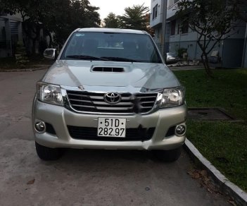 Toyota Hilux 2.5E 4x2 MT 2014 - Bán lại xe Toyota Hilux màu bạc, máy dầu, số sàn, 1 cầu, sản xuất 2014