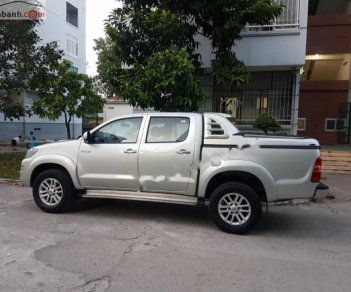 Toyota Hilux 2.5E 4x2 MT 2014 - Bán lại xe Toyota Hilux màu bạc, máy dầu, số sàn, 1 cầu, sản xuất 2014