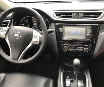 Nissan X trail G 2017 - Cần bán gấp Nissan Xtrail sx 2017, đăng kí 4/2018, số tự động màu đen