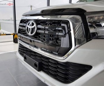 Toyota Hilux 2.8G 4x4 AT 2018 - Cần bán xe Toyota Hilux 2.8G 4x4 AT sản xuất 2018, màu trắng, số tự động 6 cấp