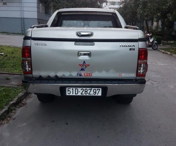 Toyota Hilux 2.5E 4x2 MT 2014 - Bán lại xe Toyota Hilux màu bạc, máy dầu, số sàn, 1 cầu, sản xuất 2014