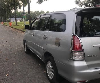 Toyota Innova 2010 - Bán Toyota Innova sản xuất năm 2010, xe gia đình sử dụng còn rất mới