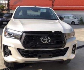 Toyota Hilux   2018 - Cần bán Toyota Hilux năm 2018, số sàn