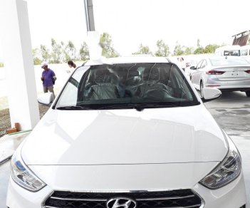 Hyundai Accent 1.4 AT 2018 - Cần bán Hyundai Accent 1.4 AT sản xuất 2018, màu trắng, xe mới 100%