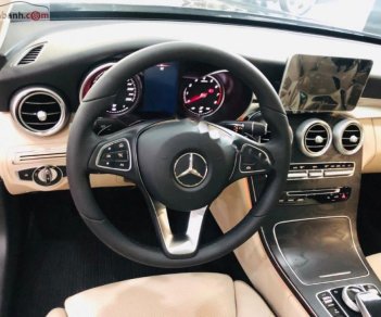 Mercedes-Benz C class 200 2018 - Cần bán Mercedes 200 sản xuất năm 2018, màu đen