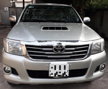 Toyota Hilux E 2014 - Cần bán xe Toyota Hilux E sản xuất 2014, màu bạc, nhập khẩu