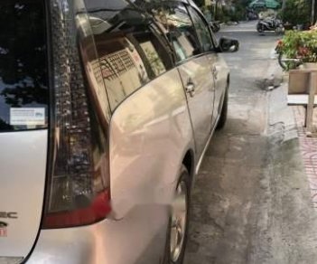 Mitsubishi Grandis 2005 - Cần bán gấp Mitsubishi Grandis đời 2005, màu bạc số tự động