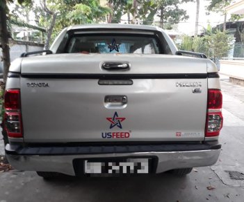 Toyota Hilux E 2014 - Cần bán xe Toyota Hilux E sản xuất 2014, màu bạc, nhập khẩu