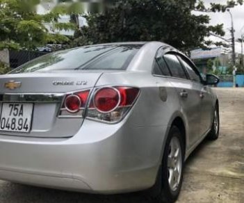 Chevrolet Cruze  LTZ 2011 - Bán Chevrolet Cruze đời 2011, màu bạc số tự động