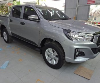 Toyota Hilux 2.4E 4x2 AT 2018 - Bán Toyota Hilux 2.4E 4x2 AT sản xuất năm 2018, màu bạc, xe nhập