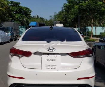 Hyundai Elantra 2.0 AT 2016 - Bán Hyundai Elantra 2.0 AT đời 2016, màu trắng xe gia đình