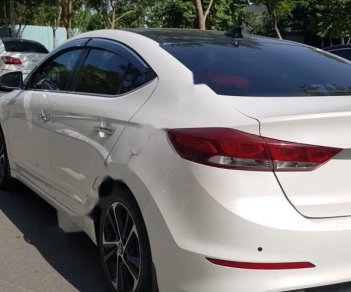 Hyundai Elantra 2.0 AT 2016 - Bán Hyundai Elantra 2.0 AT đời 2016, màu trắng xe gia đình