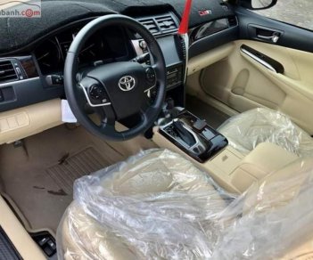 Toyota Camry 2.0E 2017 - Bán xe Toyota Camry 2.0E 2017, giá chỉ 968 triệu