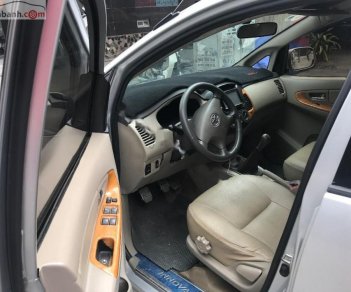 Toyota Innova G 2009 - Cần bán Toyota Innova G năm sản xuất 2009, màu bạc xe gia đình giá cạnh tranh