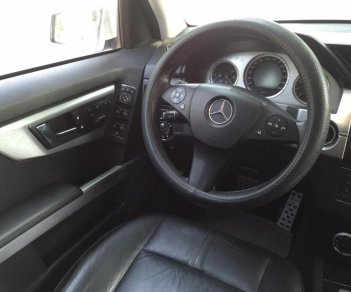 Mercedes-Benz GLK Class GLK300 2009 - Bán Mercedes GLK300 2009 màu trắng, xe chính chủ giá 675tr