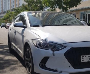 Hyundai Elantra 2.0 AT 2016 - Bán Hyundai Elantra 2.0 AT đời 2016, màu trắng xe gia đình