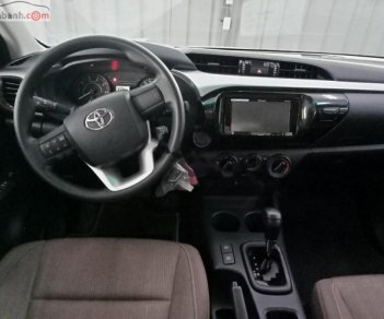 Toyota Hilux 2.4E 4x2 AT 2018 - Bán Toyota Hilux 2.4E 4x2 AT sản xuất năm 2018, màu bạc, xe nhập