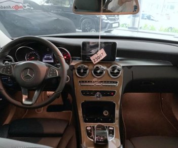 Mercedes-Benz C class C250 2018 - Cần bán xe Mercedes C250 năm 2018, màu trắng giá tốt