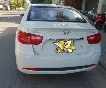 Hyundai Avante 1.6MT 2015 - Bán gấp xe Hyundai Avante 1.6MT năm sản xuất 2015, màu trắng 