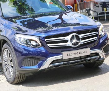 Mercedes-Benz GLC-Class GLC 250 2018 - Mercedes GLC 250 hỗ trợ vay cao, tặng bảo hiểm