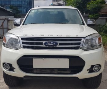 Ford Everest 2014 - Cần tiền bán Ford Everest 2014, số sàn, máy dầu, màu trắng