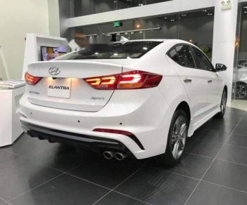 Hyundai Elantra  Sport 1.6 Turbo  2018 - Cần bán xe Hyundai Elantra Sport 1.6 Turbo đời 2018, màu trắng